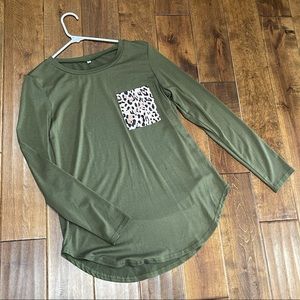 Leopard print pocket tee